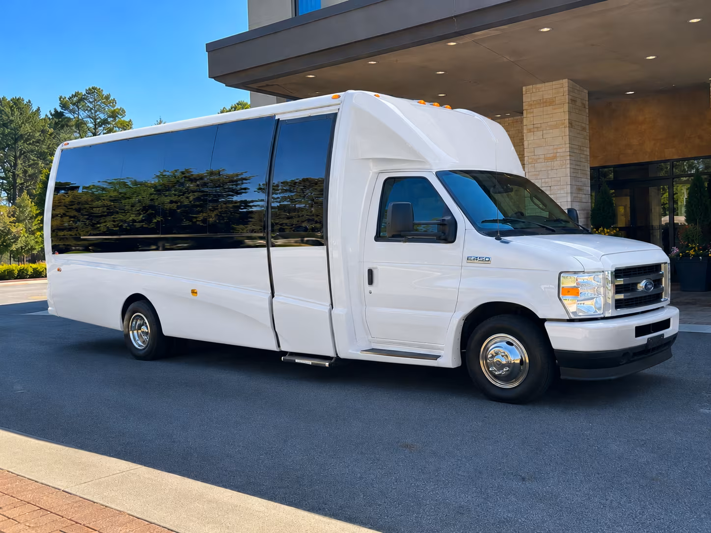 airport transfer buses for business travelers flying through newark liberty
